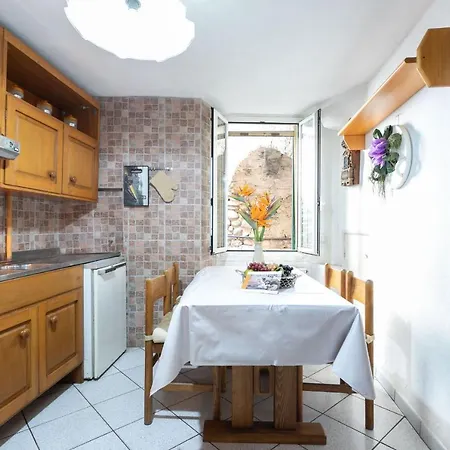 شقة Frullo - Cozy And Authentic Two Bedrooms In Old Town كامبوروسو